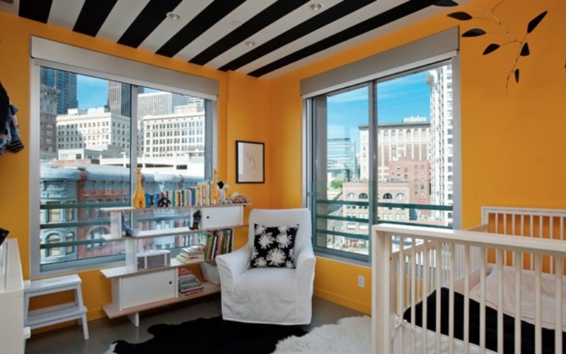 Màu sơn vàng cam mang ý nghĩa tích cực cho ngôi nhà