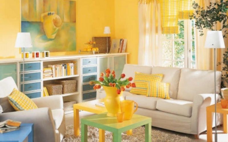 Gợi ý mẫu sơn nhà màu vàng cho phòng khách tươi trẻ